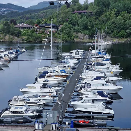 公寓 I Underetasje Eidsvag I Asane