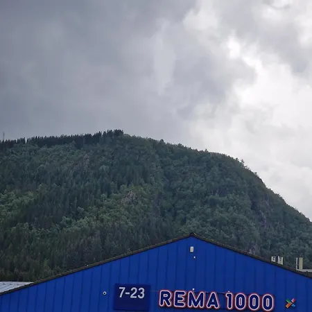 I Underetasje Eidsvag I Asane Берген